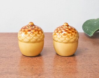Rustic Acorn S&P Shakers - VTG Forest Shakers - Bosservies uit de jaren 70 - Woodland Wedding Acorn Salt and Pepper - Rustic Farmhouse Shakers