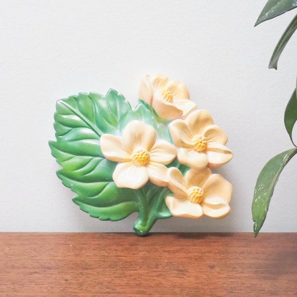 Vtg Floral Chalkware Wall Plaque - Vintage White Flower Wall Decor - Cottagecore - Housewarming Gift - Gift for Gardener - Gift for Mom