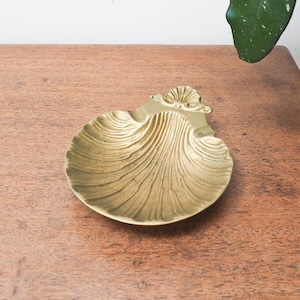 Prato de concha de latão VTG - Tigela vintage de latão para guardar objetos diversos - Prato para chaves Cottagecore - Anel de joias para penteadeira - Decoração para casa de praia - Decoração para casamento