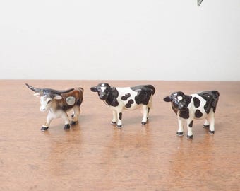 ミニチュア陶器製牛または雄牛の置物 - あなたの選択 - ヴィンテージ 
