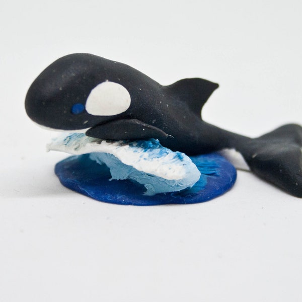Figurine orque en pâte polymère - épaulard création FIMO années 90 - cadeau pour les amoureux de la plage - cadeau unique - miniature vintage en pâte polymère FIMO