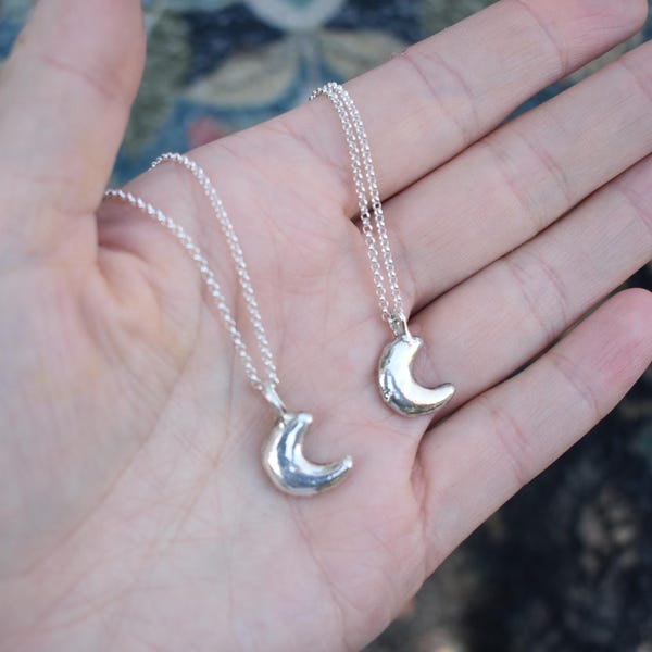 Collar con dije de luna de plata esterlina hecho a mano