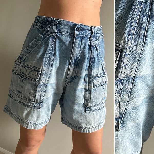 Vintage High waisted mom shorts | St. John’s Bay Worn and faded Jean shorts w cargo pockets