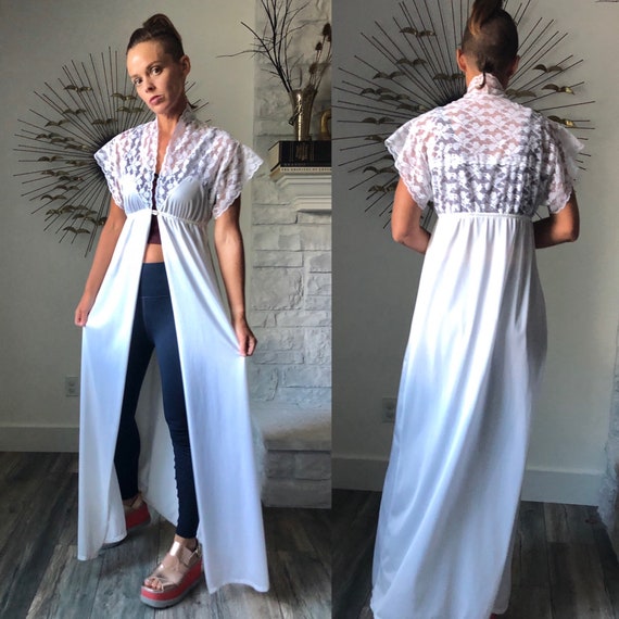 Vintage 70s flutter sleeve Robe|Vintage white lace