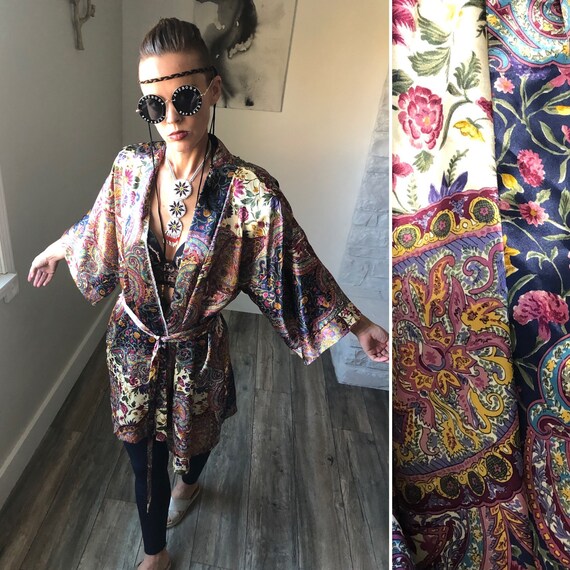 Vintage Dynasty Bathrobe| Silky paisley Kimono| Di