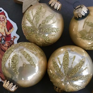 9 Christbaumkugeln Christbaumschmuck, Weihnachtsbaumschmuck, cremefarben geeist Baumschmuck, alt, vintage, Sterne,  Kugeln, Ornament