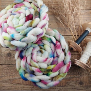 White / Candy - Hand Dyed Roving, Slovak Merino Wool 23.5 mic