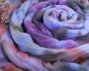 Handgefärbte Spinnfaser, Merino Extra Fine, Kammzug Top, LILA MIX