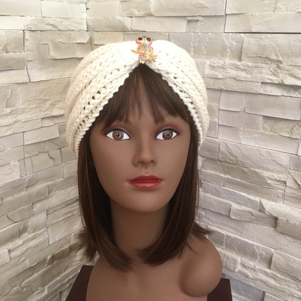 Turban femme crème fouettée avec broche hibou multicolore