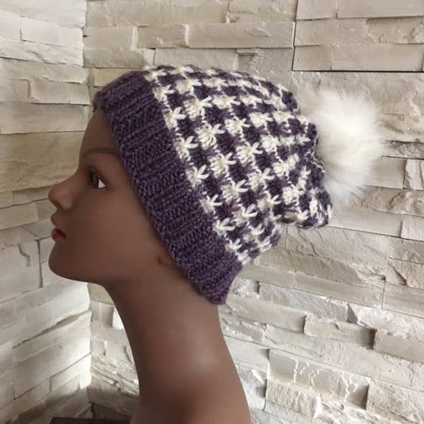 Bonnet Vichy mûre écru avec pompon fausse fourrure