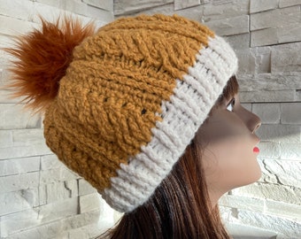 Bonnet gold écru femme avec pompon