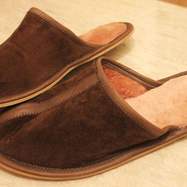 Leather slippers with real sheep fur lining