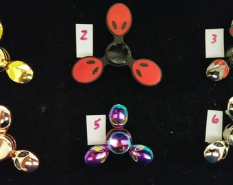 Creative Alien UFO Tri Hand Spinner Fidget Focus Fingertip Spin Gyro Desk Toy
