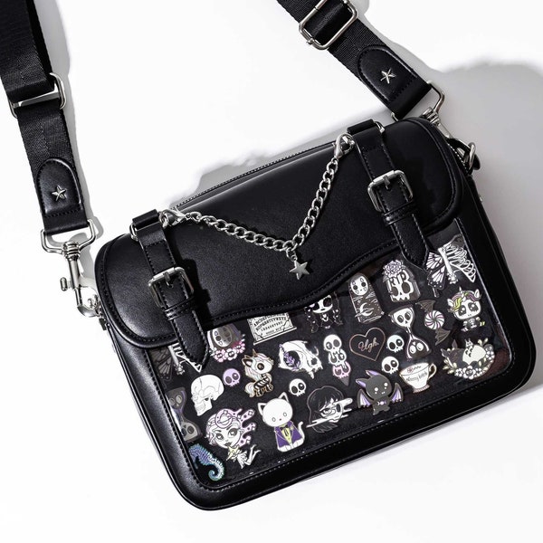 Die Kusari Crossbody Ita Bag – V2 – Ita Bag Crossbody – Pin Display – Schwarz