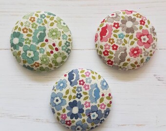 Pretty flowers, ID nurse badge, retractable, clip on badge