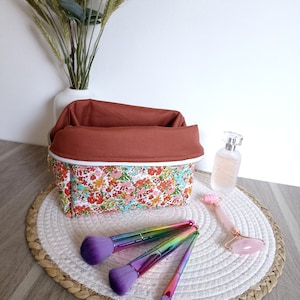 Trousse et panier de toilette, adulte et bébé. image 9