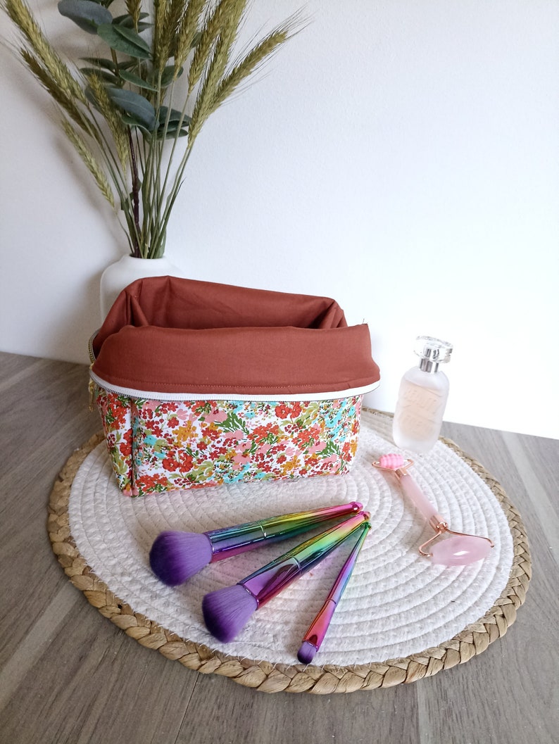 Trousse et panier de toilette, adulte et bébé. image 9