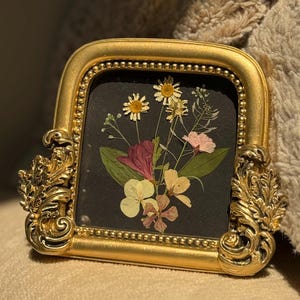 Pressed Flowers in Gold Frame | vintage | home decor