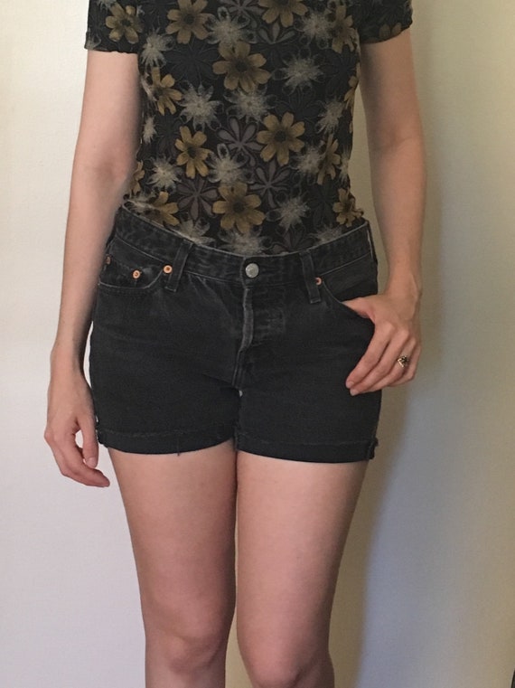 grey levi shorts