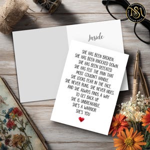 Tarjeta inspiradora de mujer fuerte (12,7 x 18,8 cm), con cita de mujer guerrera, regalo de ánimo para ella, tarjeta de empoderamiento motivacional, mensaje inspirador. imagen 10