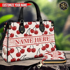 Märzstil - Personalisierte Lederhandtasche & Geldbörse mit Kawaii Kirsche, benutzerdefinierter Name Süßes Obst Brieftaschengeschenk für Frauen, Geburtstag für Kirschliebhaber