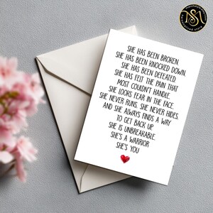 Tarjeta inspiradora de mujer fuerte (12,7 x 18,8 cm), con cita de mujer guerrera, regalo de ánimo para ella, tarjeta de empoderamiento motivacional, mensaje inspirador. imagen 2