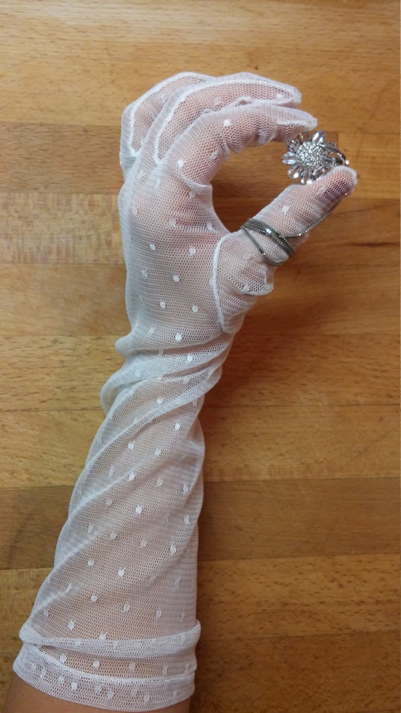 Long lace white gloves Vintage new Never worn - image 2