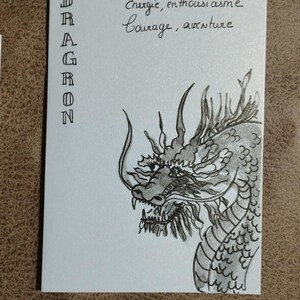 carte peinte à la main avec son enveloppe signe zodiaque chinois - dragon