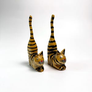 Vintage Folk Art Wood Cat Figurine