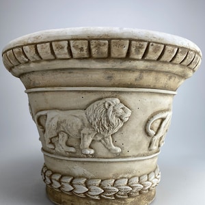 Lion Planter