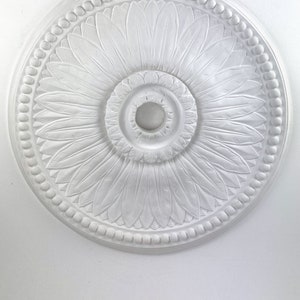 19&quot; Victorian Sun Flower Ceiling Medallion