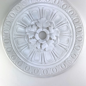 Medalhão de teto em folha de carvalho de 17&quot;