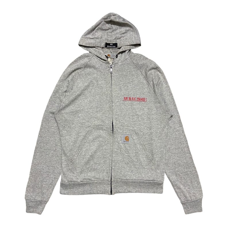 May include: A gray zip-up hoodie with a black tag that says "Workwear" and a red label that says "AIR IN N.L. 290400".
