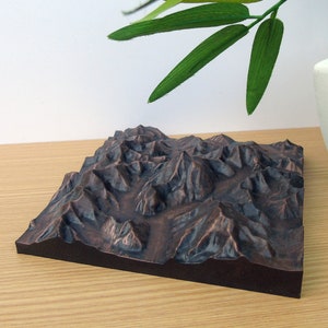Carte topographique K2 en finition métal vieilli, moulage de montagne, carte 3D, montagnes du Karakoram, carte en relief, cadeau de randonnée, cuivre, bronze, argent
