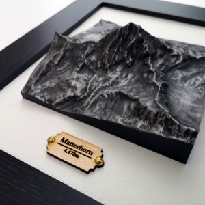 Mapa topográfico emoldurado Matterhorn com acabamento em prata envelhecida, mapa 3D de fundição de montanha, Suíça, Alpes suíços, mapa em relevo, presente de caminhada
