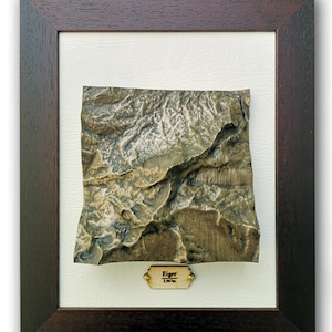 Eiger gerahmte topografische Karte in gealterter Bronze, Berg 3D-Karte, Schweiz, Schweizer Alpen, Reliefkarte, Wandergeschenk