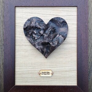Scafell Pike Copper Love Heart Carte encadrée 3D - Mont en chêne vieilli et cadre en bois massif - Cadeau de carte du Lake District - Carte en relief topographique
