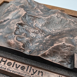 Mapa topográfico em relevo 3D Helvellyn Copper Bronze ou acabamento em prata Wainwright Cumbria fell walker lembrança ou presente personalizado