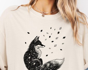 Elegant Fox Illustration T-Shirt: Unisex Nature Art Apparel