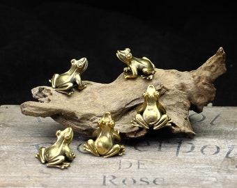 5 pcs, mini Brass Frog , Art Decor Ornament animal Great for your collection and home decoration beautiful