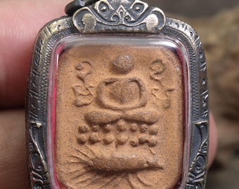 Amuleto de Buda Luang Phor Pan: Colgante de arcilla cocida Wat Bang Nom Kho