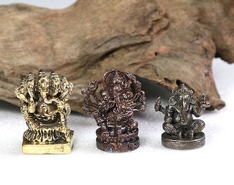 Miniaturowe wisiorki z figurką Ganesha: hinduskie amulety boga słonia – zestaw 3 sztuk