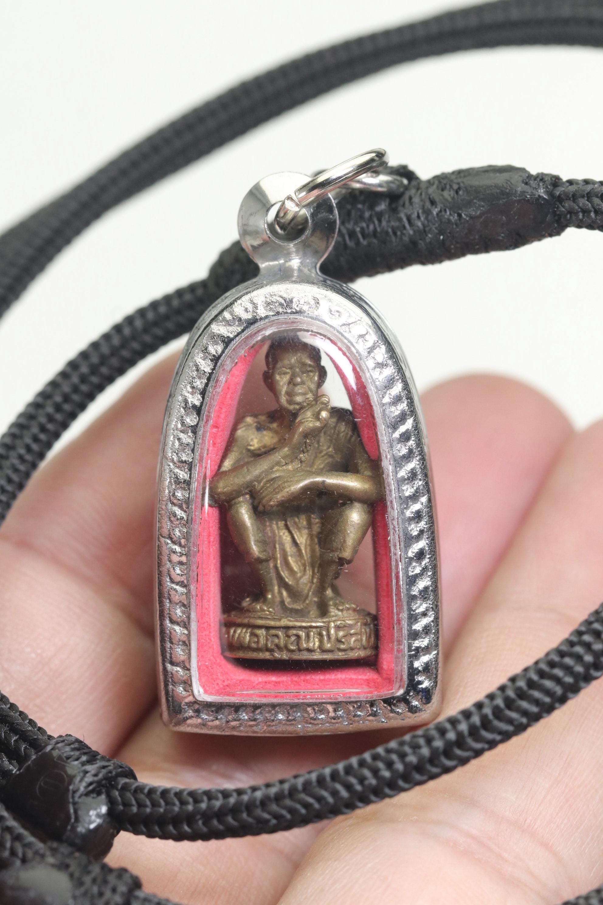 座山仏(チャオスア ) ルアンプー・ジュア ルアンポー・クーン・タイのお守り：祝福された銅のミニ像 - Etsy 日本