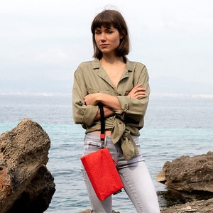 Vegan PINATEX multi bag PARIS in red. Suitable as hip bag, cross body and clutch. image 2