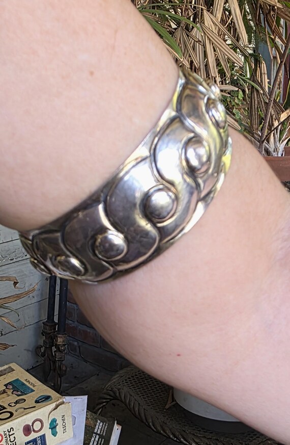 Vintage Mexican INAH 925 Sterling Silver Bold Modernist Repoussé Bicep Cuff Bracelet 54g View 2