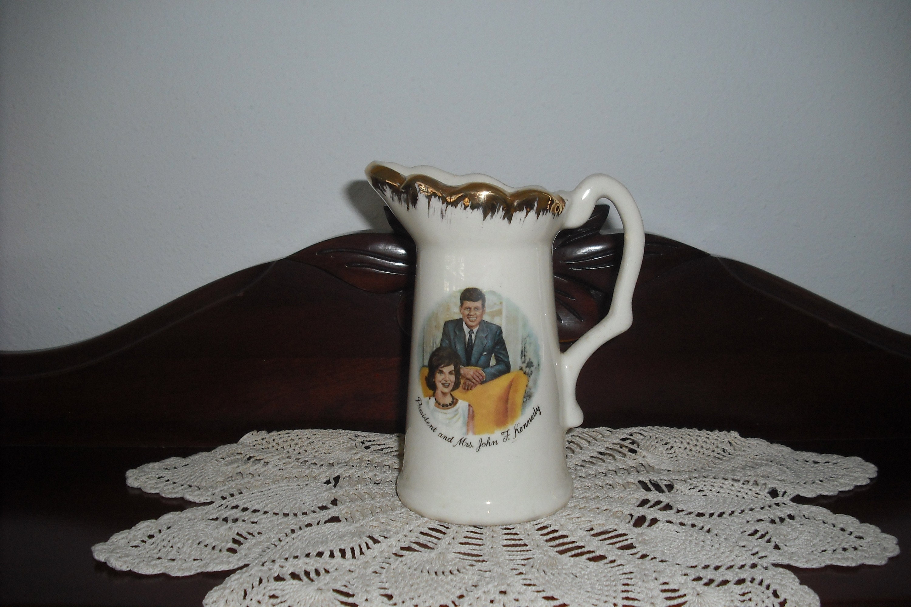 vintage President JFK John F Kennedy & Wife Ceramic salt and