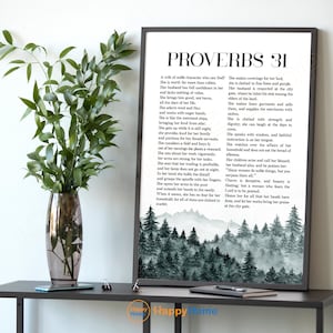 Può includere: Una stampa d'arte da parete stampabile in bianco e nero con uno sfondo ad acquerello di una foresta. La stampa presenta il testo "Proverbi 31" e una poesia su una moglie di nobile carattere.