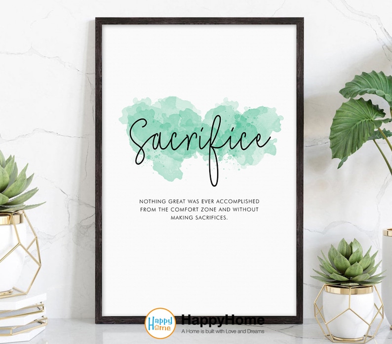 Puede incluir: Un dise&ntilde;o de arte de pared imprimible con un fondo de acuarela verde y la palabra "Sacrifice" en escritura cursiva negra. La cita "Nada grande se logr&oacute; jam&aacute;s desde la zona de confort y sin hacer sacrificios." est&aacute; impresa debajo de la palabra.