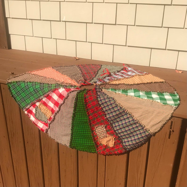 Primitive Tree Skirt 