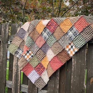 Primitive Rag Quilt, patchwork quilt, traditional style